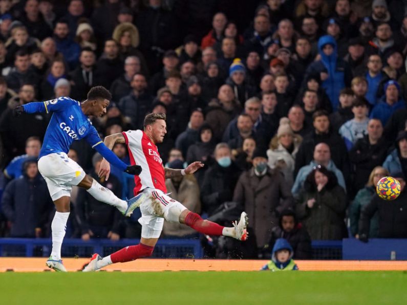 Demarai Gray seals Everton win over Arsenal to ease pressure on Rafael Benitez