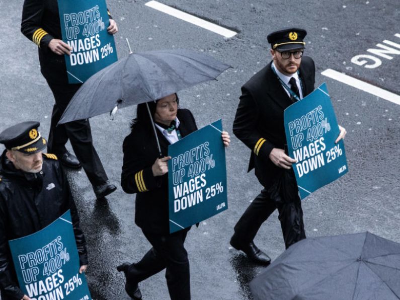Aer Lingus pilots vote to accept 17.75% pay rise