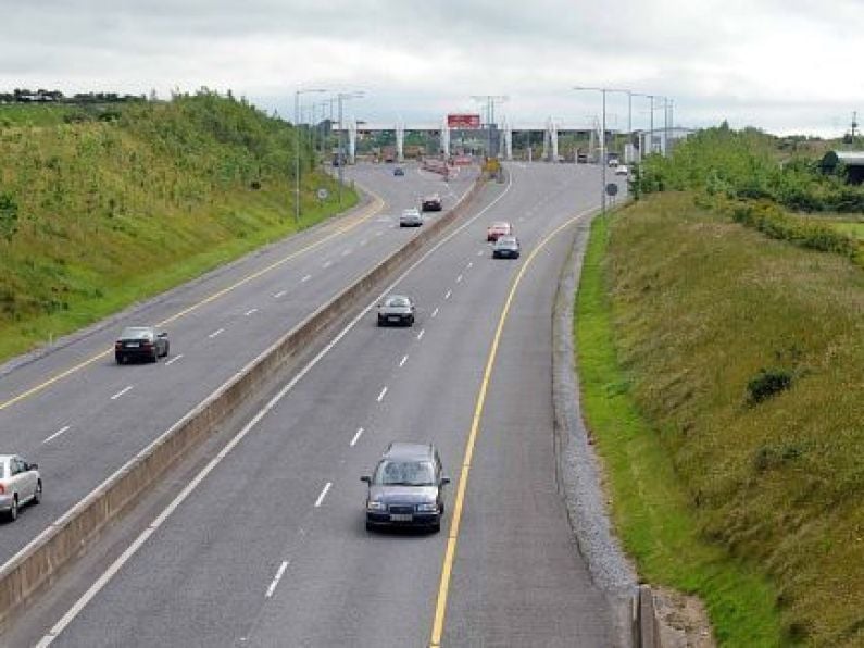 Traffic tailbacks on M9 motorway approaching Waterford following crash