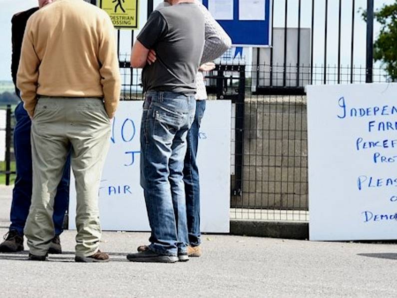 Farmers protesting at Dawn Meats on the Waterford/Kilkenny border say they're there for the long haul.