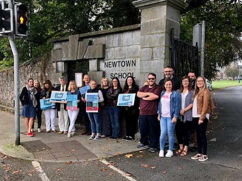 School secretaries in Waterford hold protests at school gates