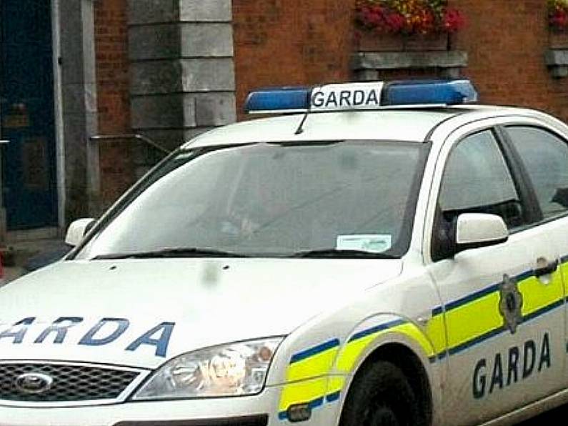 Gardai locate Grey Ford Mondeo.