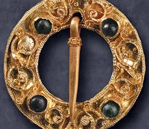 13th centure Gold Ring Brooch