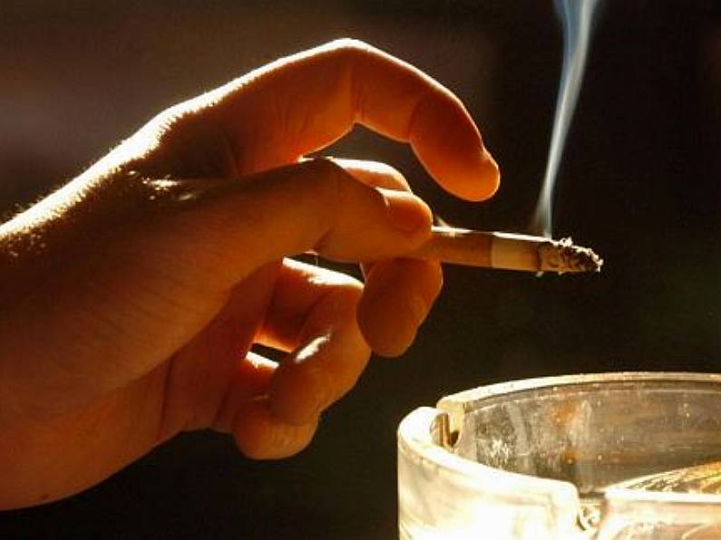 Outdoor areas in bars should be non-smoking during social distancing, doctors say