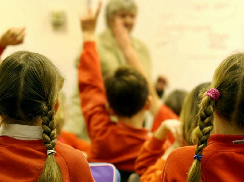 Primary school students will only return to school for one day a week if 2m distance remains