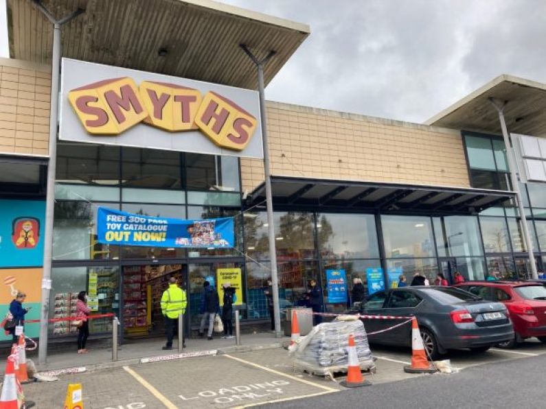 Fears over level 5 lead to toy store queues