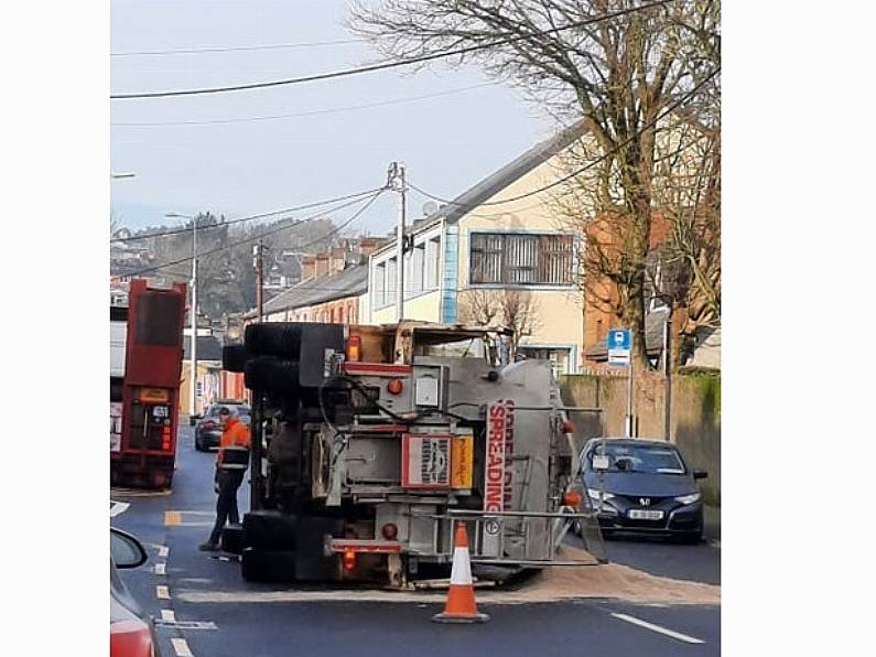 Lower Yellow Road closed in Waterford after lorry overturns