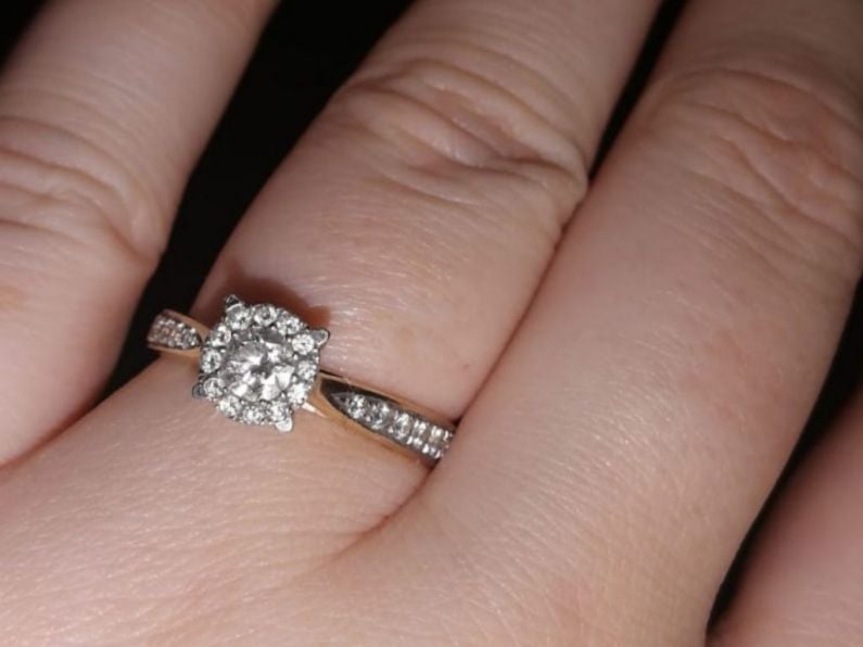 Lost : Yellow Gold Engagement ring