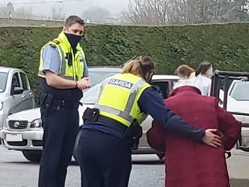 Waterford Gardai on hand to help 90-year-old woman make vaccine appointment