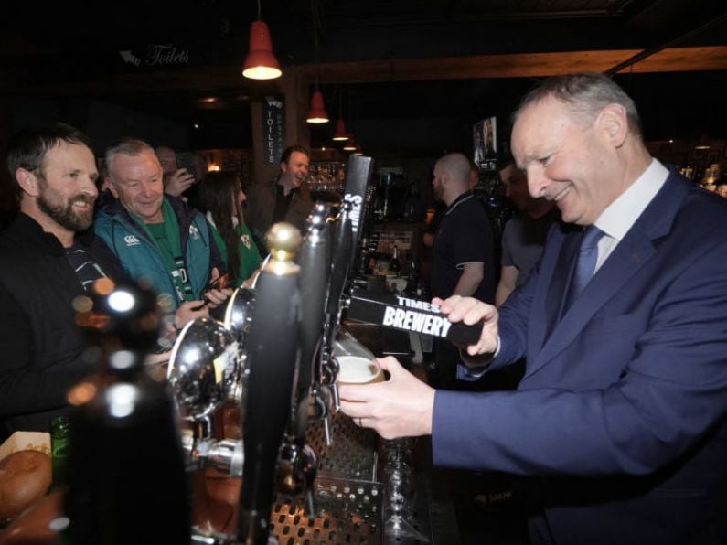 Martin pours pints and Harris meets rugby fans as leaders canvass All Blacks match